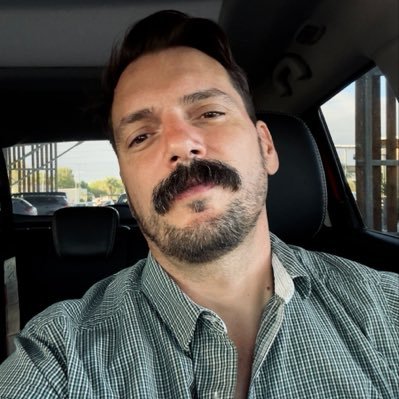 julmoustache's profile picture