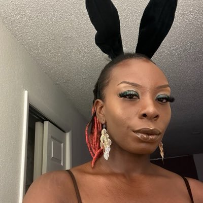 MidnightSybelle's profile picture