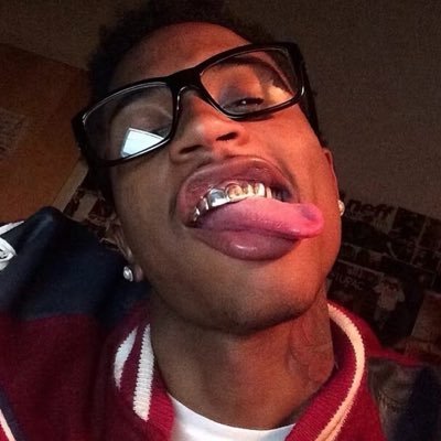 just a 🕳️'s profile picture