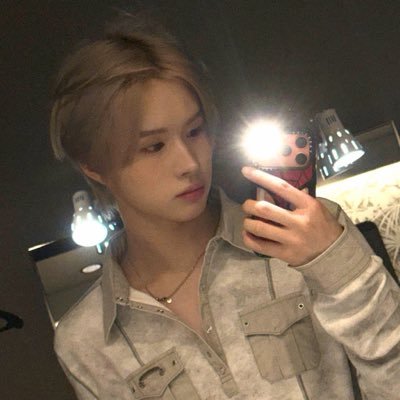 Focus on ᝰ♥︎'s profile picture