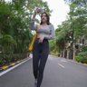 爱喝酒的莉莉)离得近来 的头像