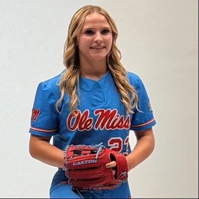 Lucely “Tita” Kutz 2️⃣🥎2️⃣8️⃣'s profile picture