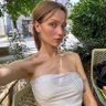 b's profile picture