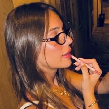 lara's profile picture
