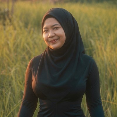 R's profile picture