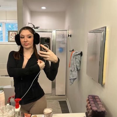 a sexy white gal 💋's profile picture