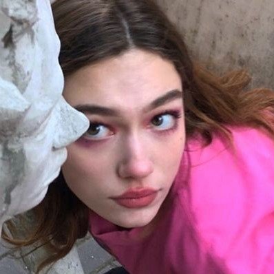 e l a's profile picture