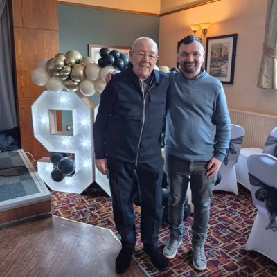 Ian Young ⚽️🎬📖📱's profile picture
