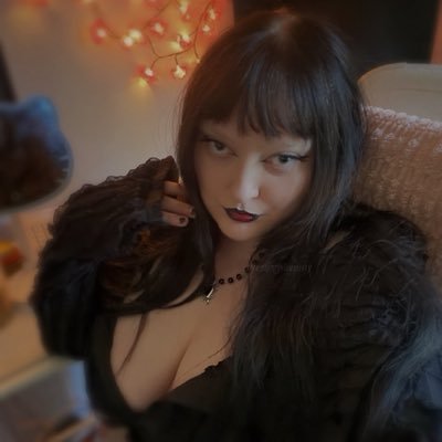 𝐌𝐎𝐌𝐌𝐘 🗡️'s profile picture