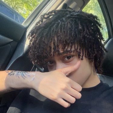zy's profile picture