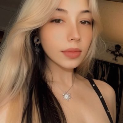 ༺ 𝑰𝒗𝒚 𝑹𝒆𝒏𝒆̀𝒆 ༻'s profile picture