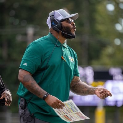 Lew 🏈🏀⚾️🥊's profile picture