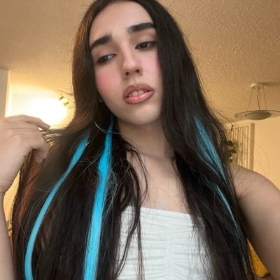 aurōra urías's profile picture