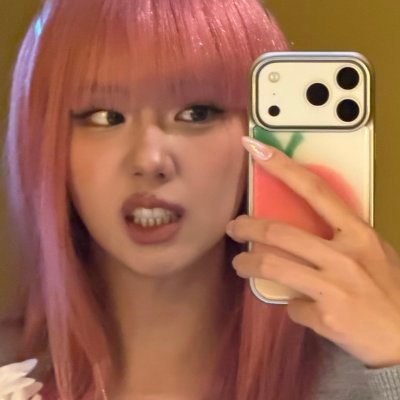 b's profile picture