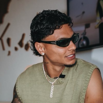 W's profile picture