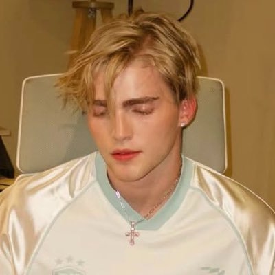 tinyburu's profile picture