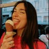 júlia's profile picture