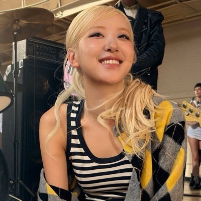 val🤍🍭's profile picture
