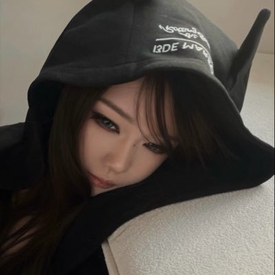 。's profile picture