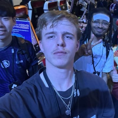 elieatscrayons's profile picture
