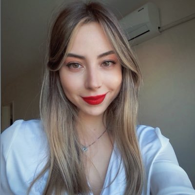 Esra's profile picture
