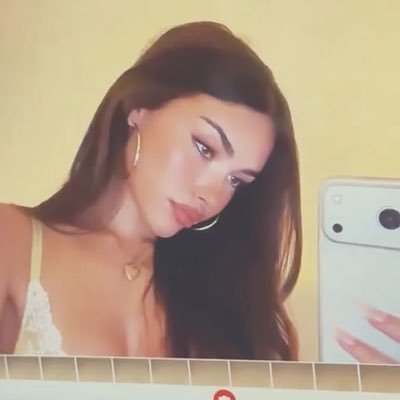karola's profile picture