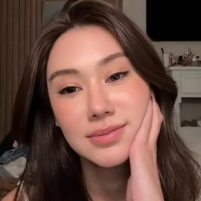 ᵖˡˢ nis🦋's profile picture