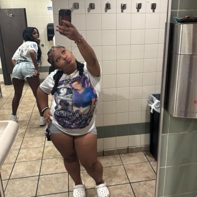lightskinvee3's profile picture