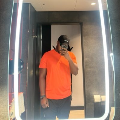yslomry's profile picture