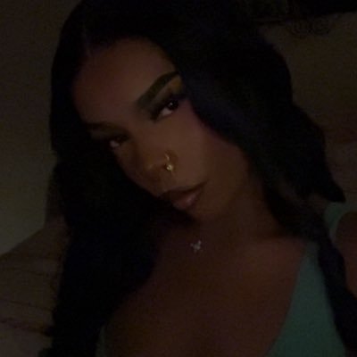YelenasseV2's profile picture