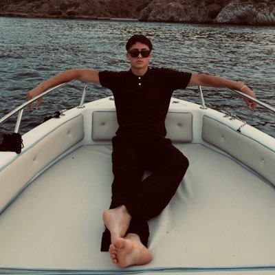 theo's profile picture