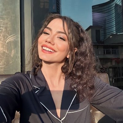 julia 𑣲⋆'s profile picture