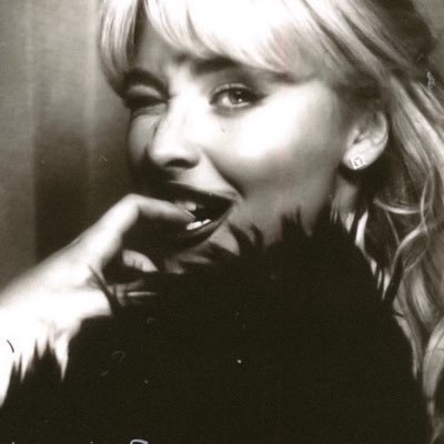 ravensnthorns's profile picture