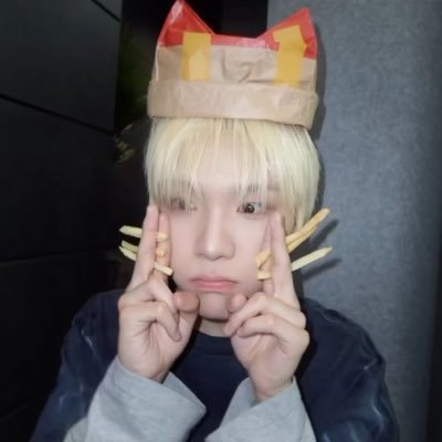 꼼이's profile picture