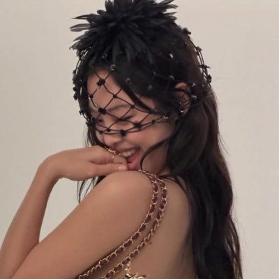 JENNIE's profile picture