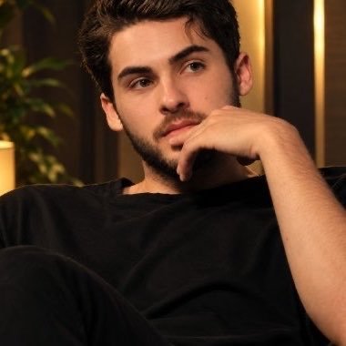 عليـﮯ's profile picture