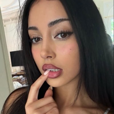 mia's profile picture