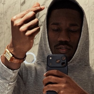 †'s profile picture