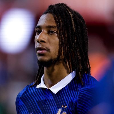 BELLlNGH4M's profile picture