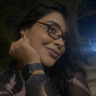 larapisss's profile picture