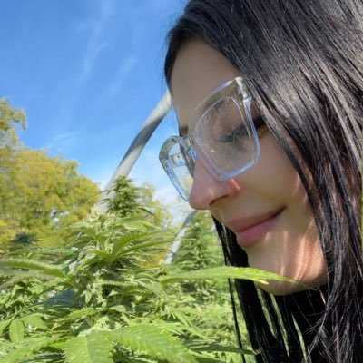 𝕰𝖒𝖇𝖊𝖗 🔪's profile picture