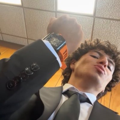 pradaazx's profile picture