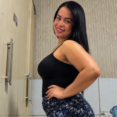 larissavazad's profile picture