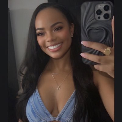 Claire Dunphy's profile picture