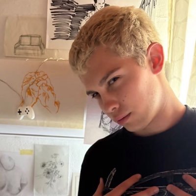 ᛑᛗᛛ river's profile picture