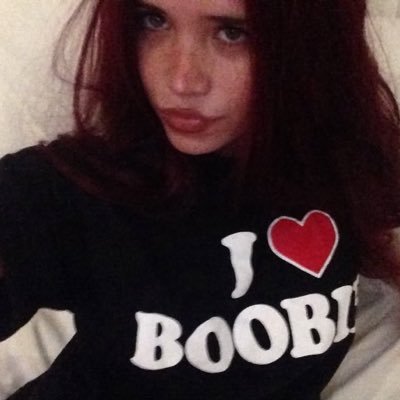 lara | met nessa𓍯's profile picture