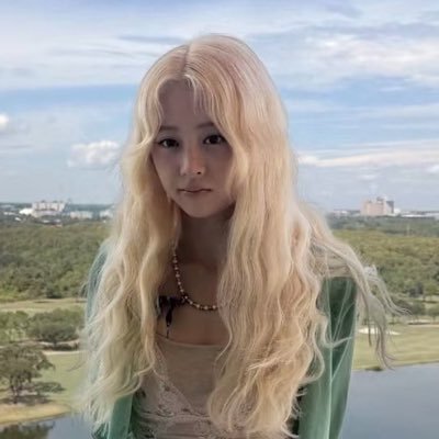 yunjinsiim's profile picture