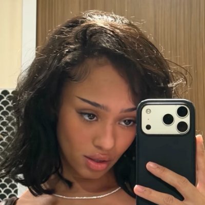 𝐜𝐚𝐫𝐨𝐥1️⃣3️⃣ Bora Lula🫵🏽⭐'s profile picture