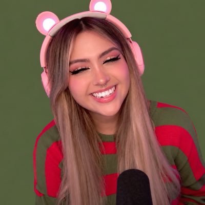 nezmarielvsari's profile picture