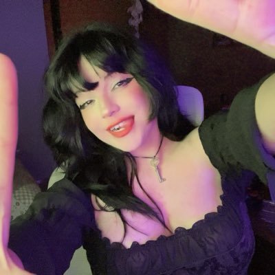 molodoya . ˚₊‧'s profile picture